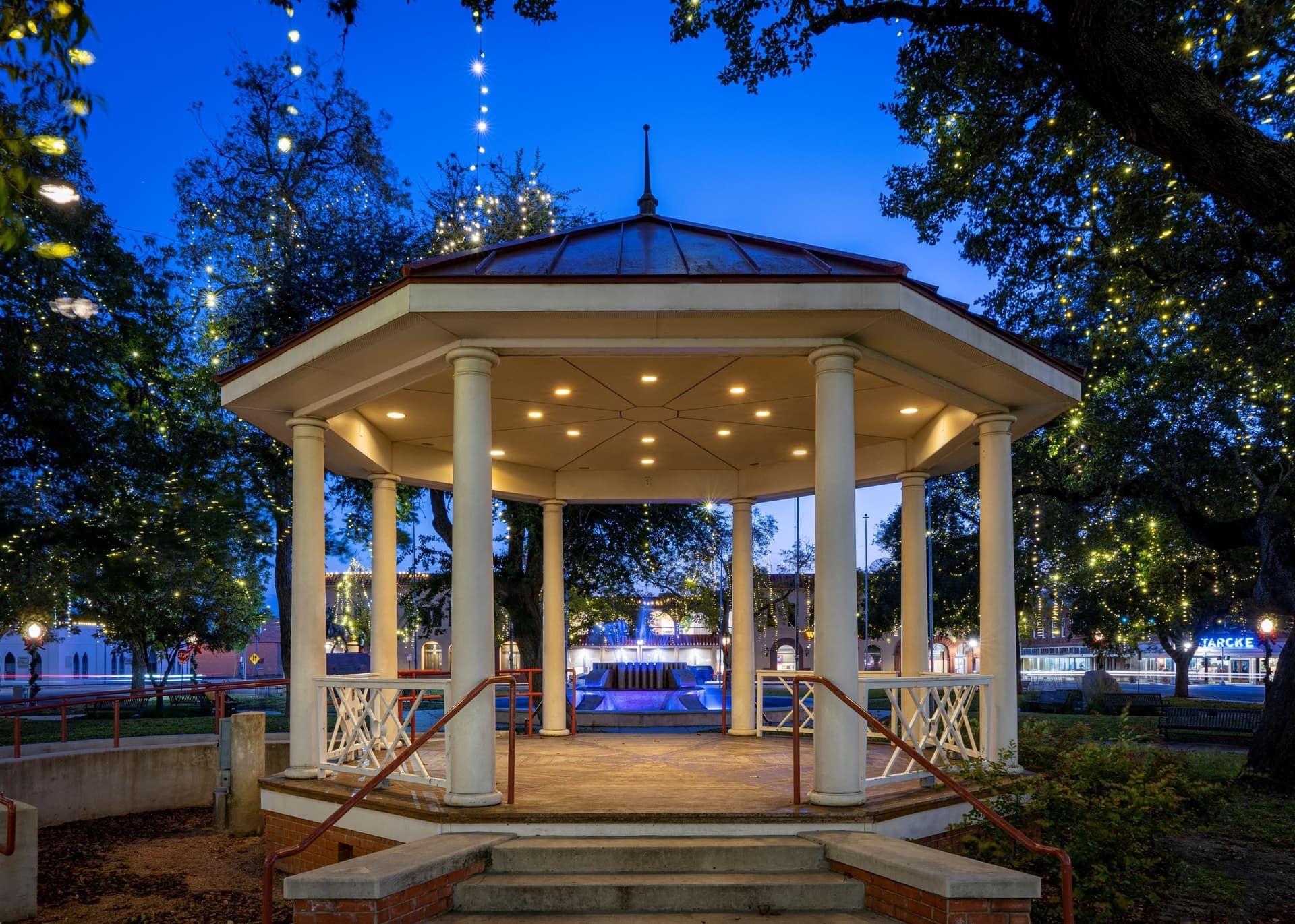 The gazebo in downtown Seguin lit up at night